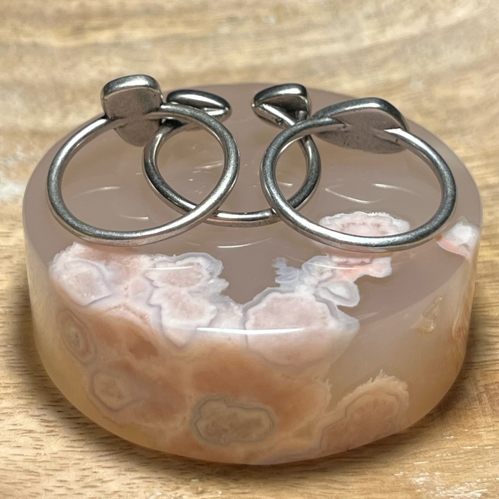 Kendra Scott Ivy Ring Set in Navy Silver-tone - Picture 5 of 10